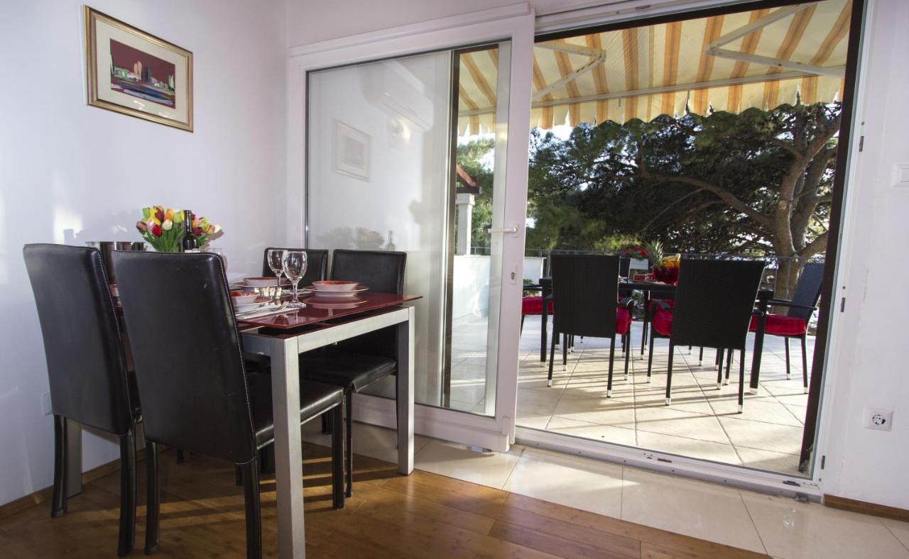 Apartments By The Sea Brela, Makarska - 11821 Экстерьер фото